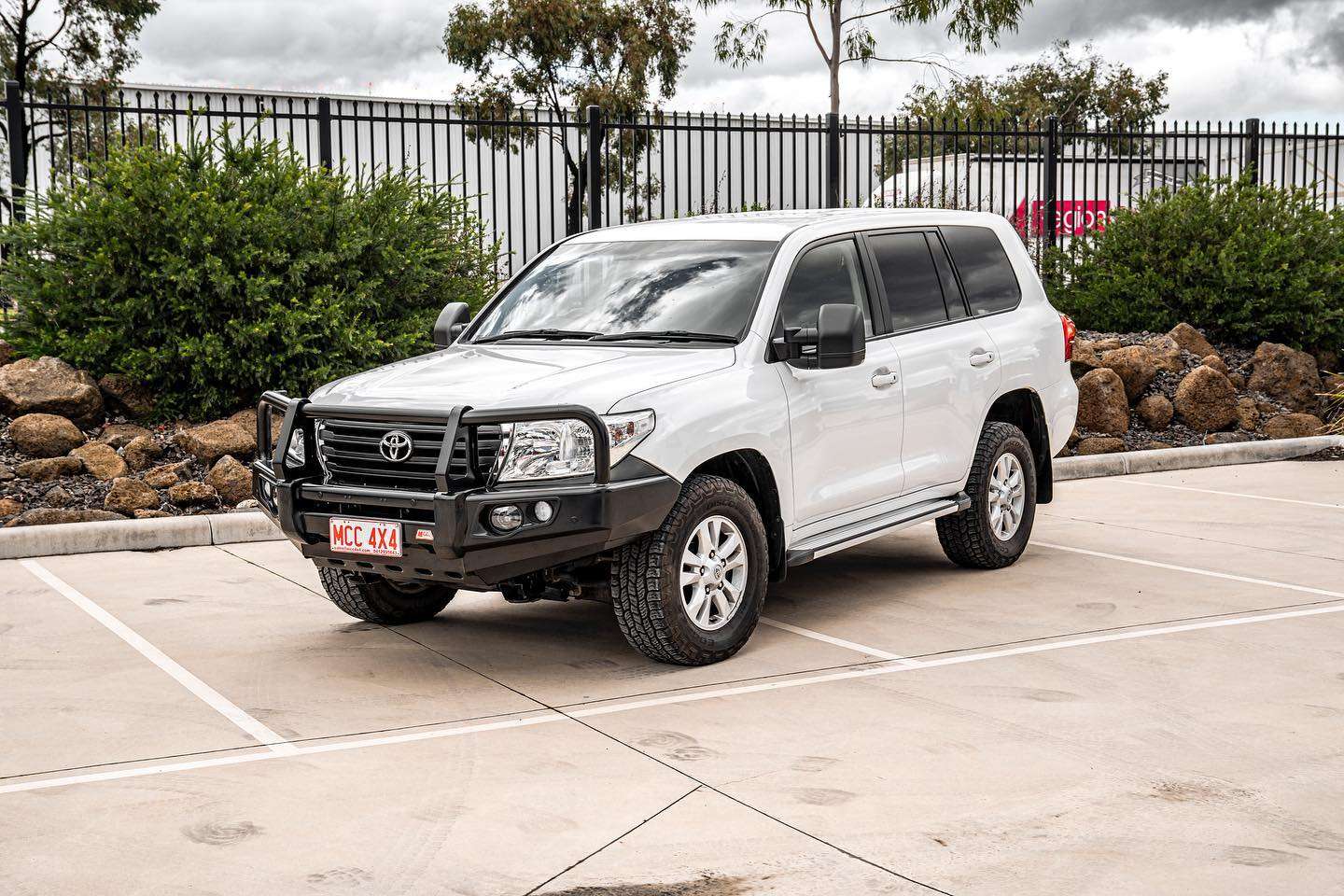 Toyota LandCruiser 200 Series 2008–2015 Front Bumper Replacement