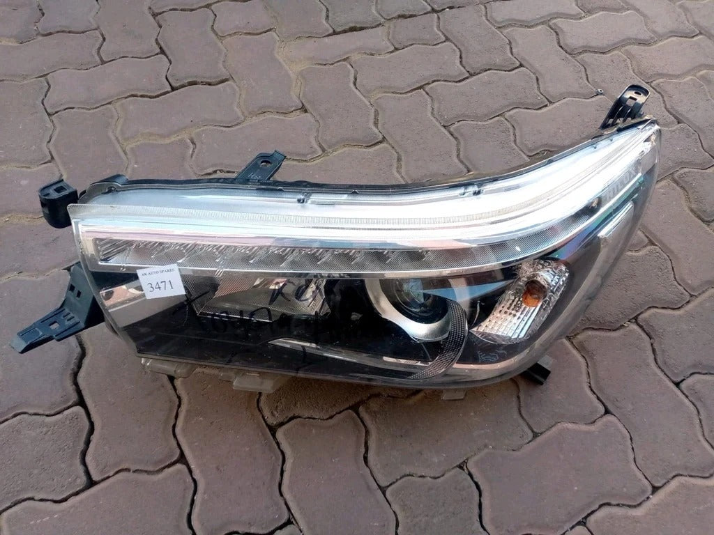 Toyota Hilux 2016+ OEM Look Headlights Set