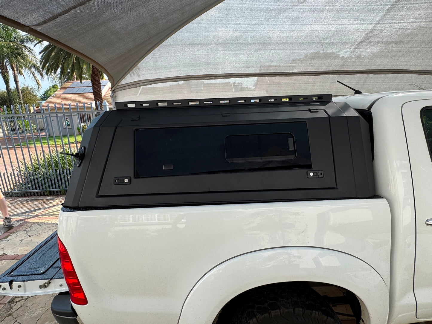 Toyota Hilux 2005-2015 D/C Canopy With Steel Glass Windows