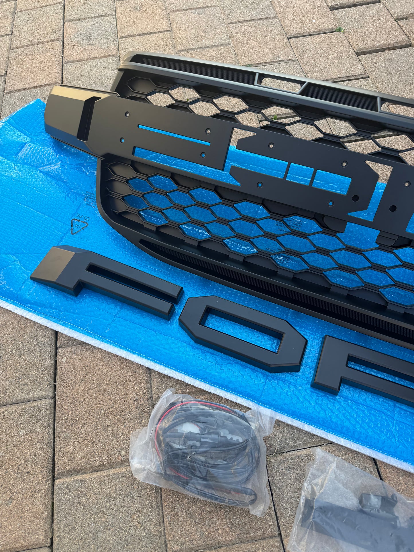 Ford Ranger 2023+ White LED Grille Complete